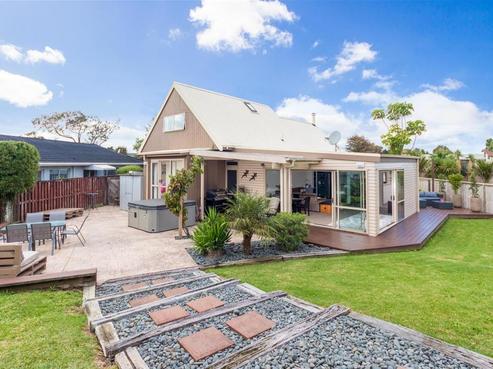 11 Binda Place, Botany Downs