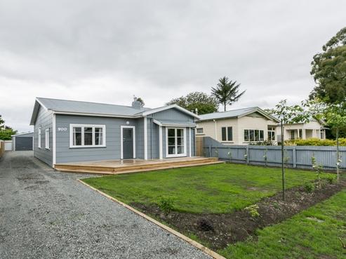 900 Ferguson Street, Akina
