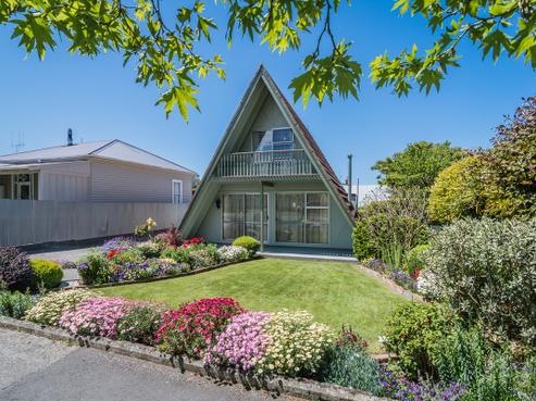 85 Avenue Road, West End