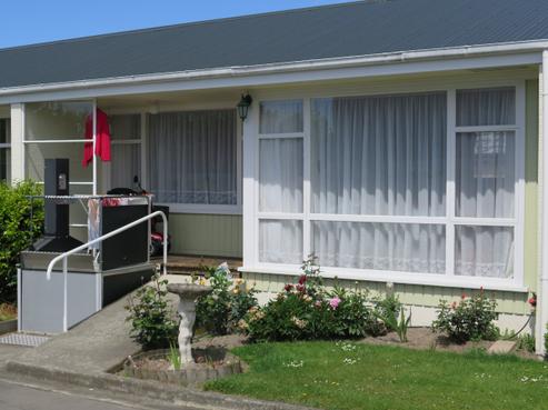10/94 Avenue Road, West End