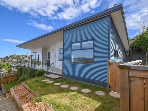 8 Larkins Street, Helensburgh