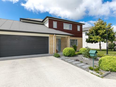 8 Tupe Lane, Huntington
