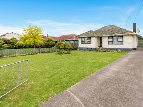64 Johnstones Road, Otara