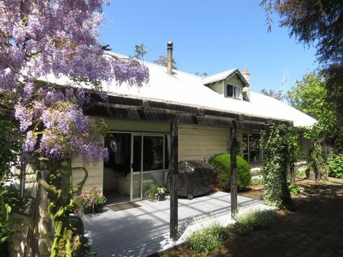 415 Parsons Road, Weston