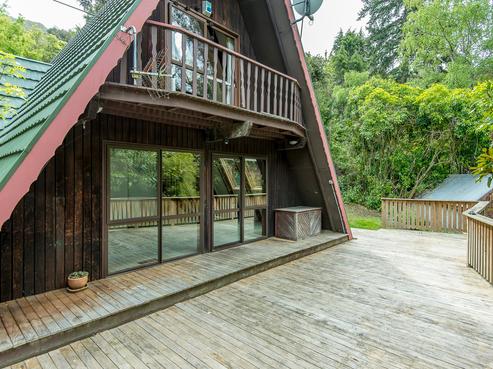 4 Main Road, Governors Bay