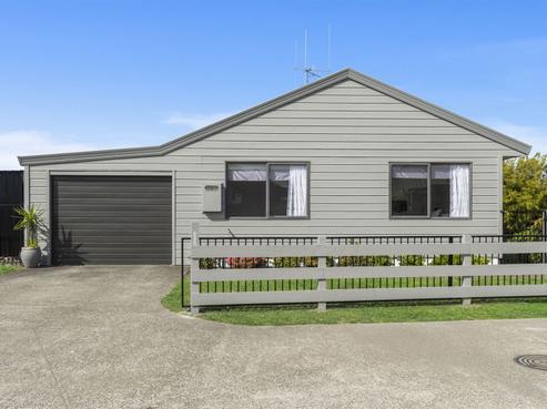 12B College Place, Poike