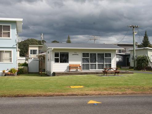 75 Sixth Avenue, Urenui