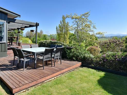 1634 Cust Road, Cust