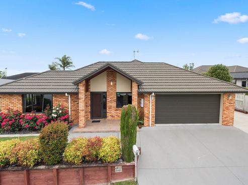 25 Compton Grove, Huntington