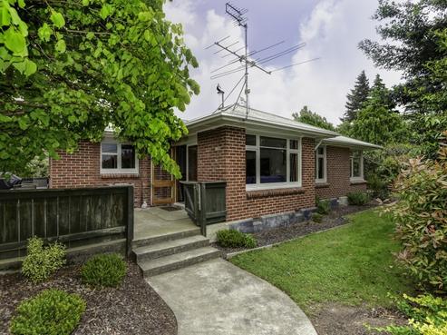 16 Maxwell Street, Darfield