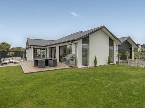 44 Carnaveron Drive, Lincoln