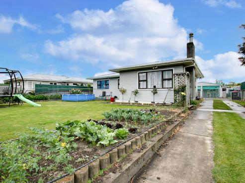 22 Henley Crescent, Pirimai