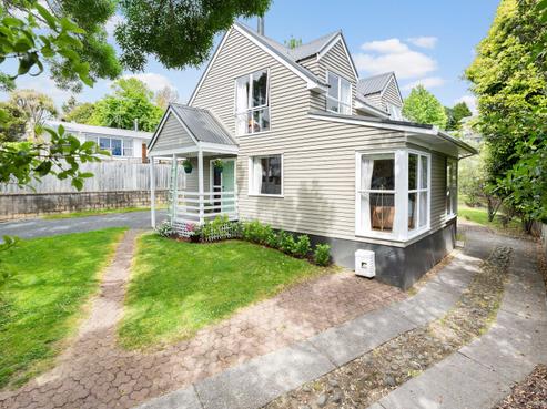 73 Vandeleur Avenue, Birkdale