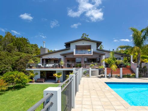 700A Huia Road, Parau