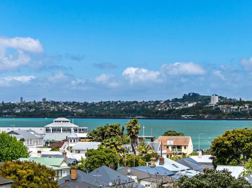 1/34 Clarence Street, Devonport