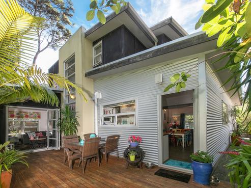 32 Poturi Streams Avenue, Titirangi