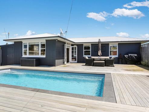 1191 East Coast Road, Whakatiwai