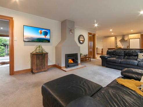 32 Queen Street, Riverhead