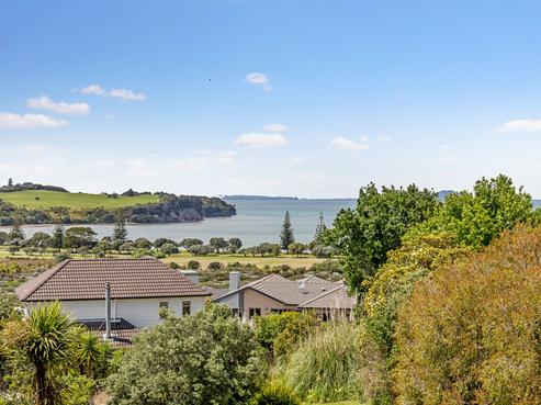 1453 Whangaparaoa Road, Army Bay