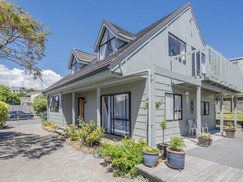 36 Hicks Crescent, Waikanae Beach