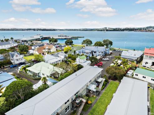 10/16 Queens Parade, Devonport