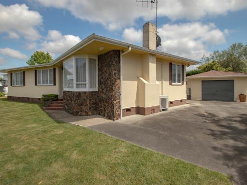 42 Exeter Crescent, Pirimai