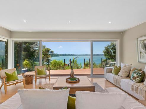 8 Inaka Place, Titirangi