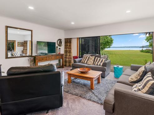 11 Holden Avenue, Holdens Bay