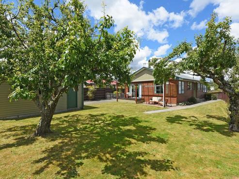 18 Denver Grove, Totara Park