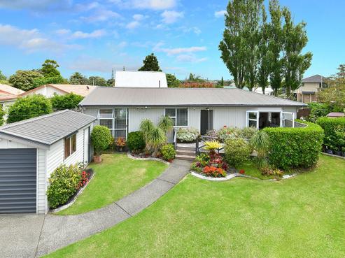 9 Ross Crescent, Orewa