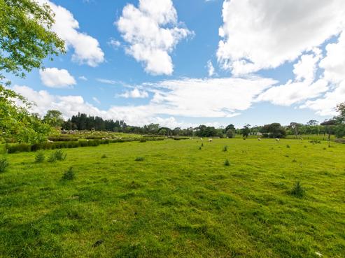 202 Pine Valley Road, Dairy Flat