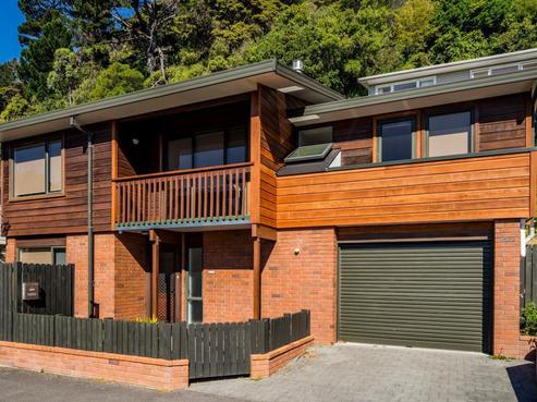 2/321 Muritai Road, Eastbourne