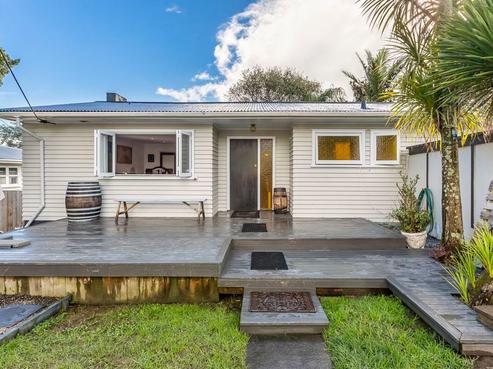 10 Montgomery Avenue, Belmont