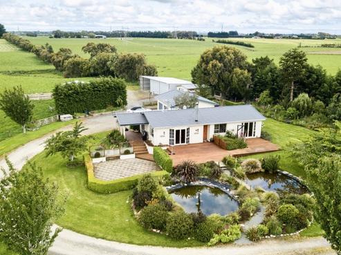 684 Lorne Dacre Road, Roslyn Bush