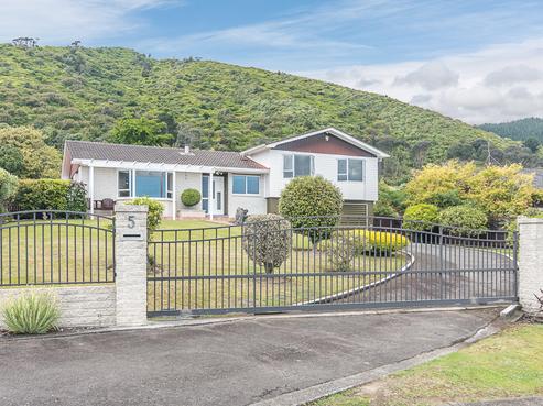 5 Te Maku Grove, Waikanae