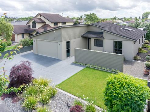 32 Winslow Court, Huntington