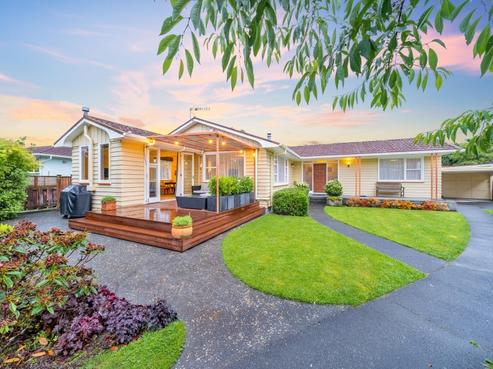 13 Burns Grove, Trentham