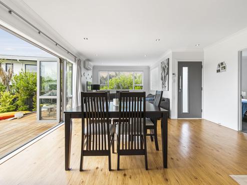 52 Shakespear Road, Army Bay