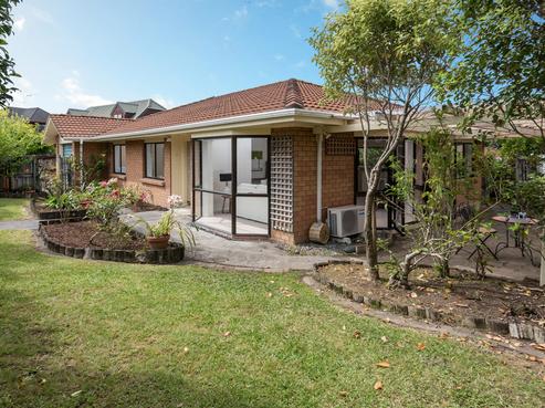 2/2 Channing Crescent, Botany Downs