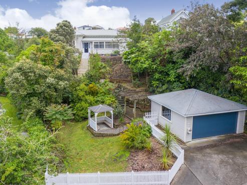 14 Thompson Road, Napier Hill