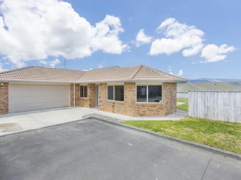 60 Percy Kinsman Crescent, Riverstone Terraces