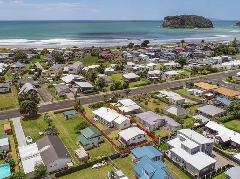221 Ocean Road, Whangamata