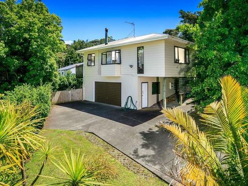 140 Spinella Drive, Bayview