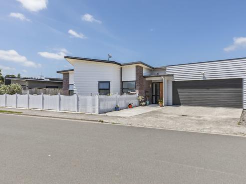14 Christobel Circle, Huntington