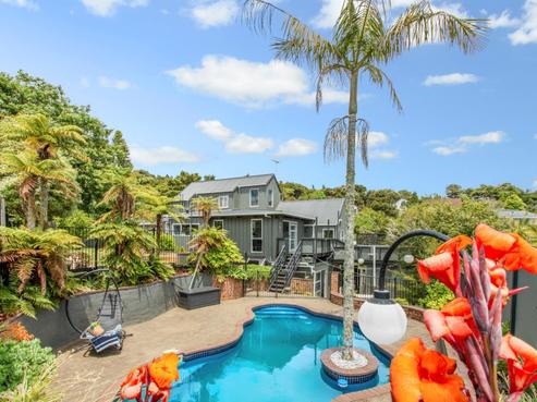 20 Longfellow Parade, Titirangi
