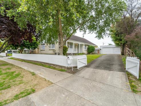 23 Tacoma Drive, Totara Park