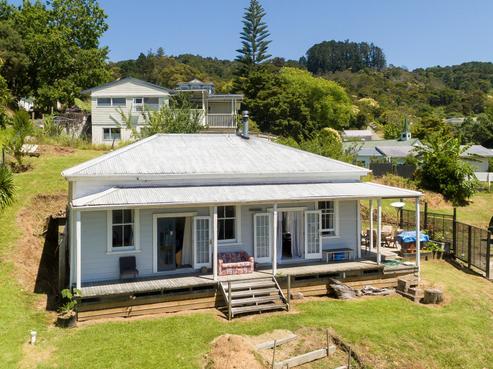 11 Beach Road, Kohukohu