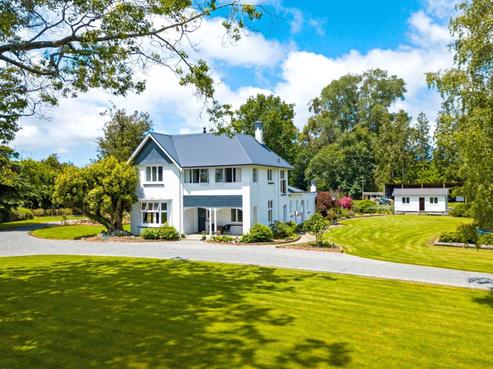 140 Barker Road, Winchester
