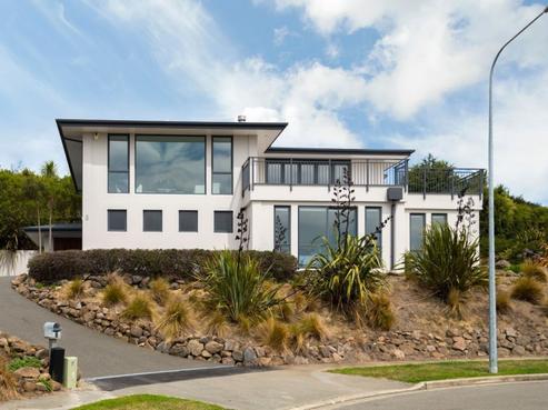 8 Signal Hill Road, Mount Pleasant