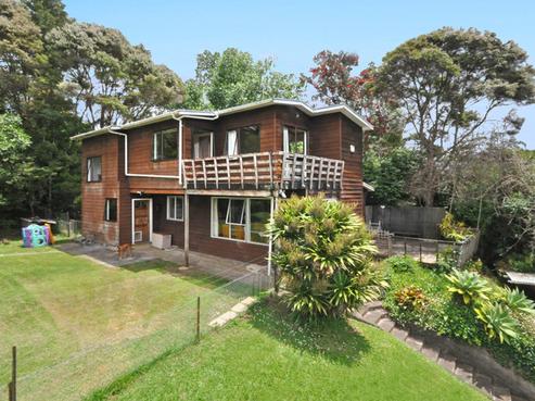 651 Huia Road, Parau